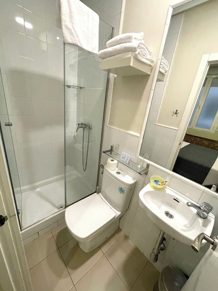 Hostal Madrid Standard Double Room 5