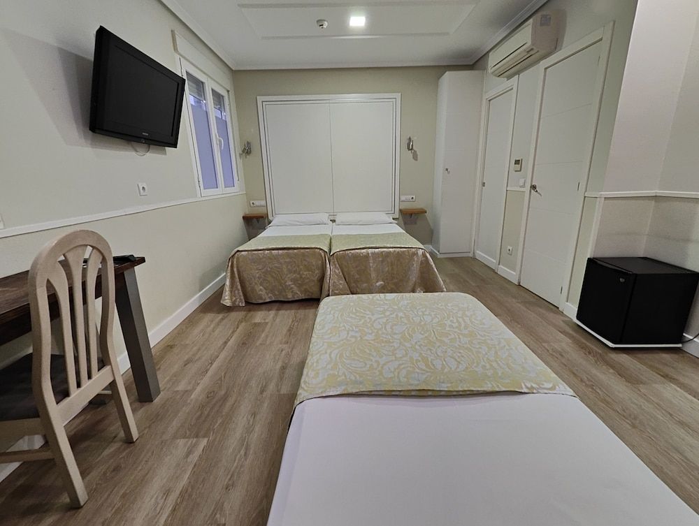 undefined Hostal Madrid 9