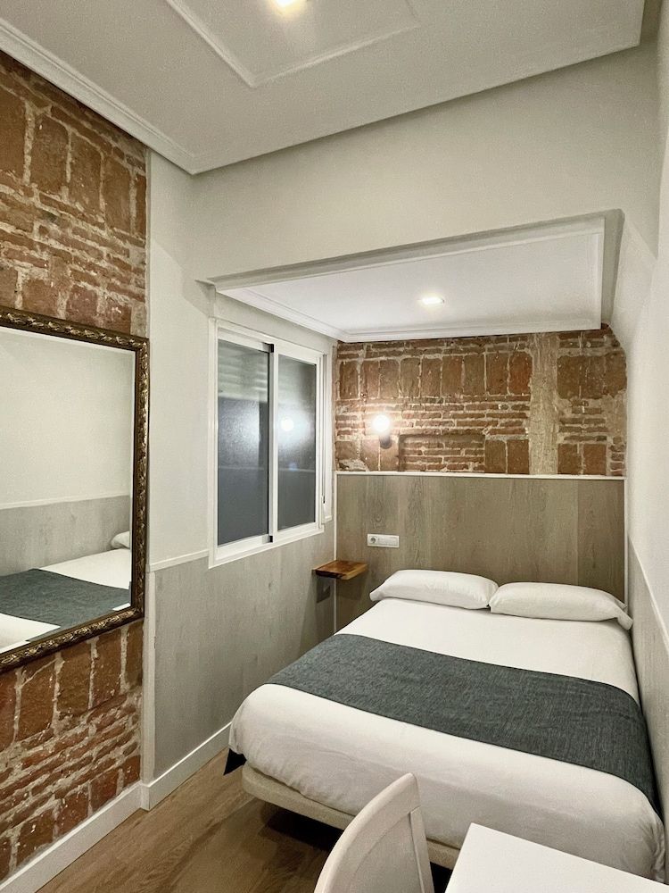 Hostal Madrid Standard Double Room 7