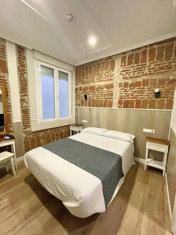 Hostal Madrid Standard Double Room 2