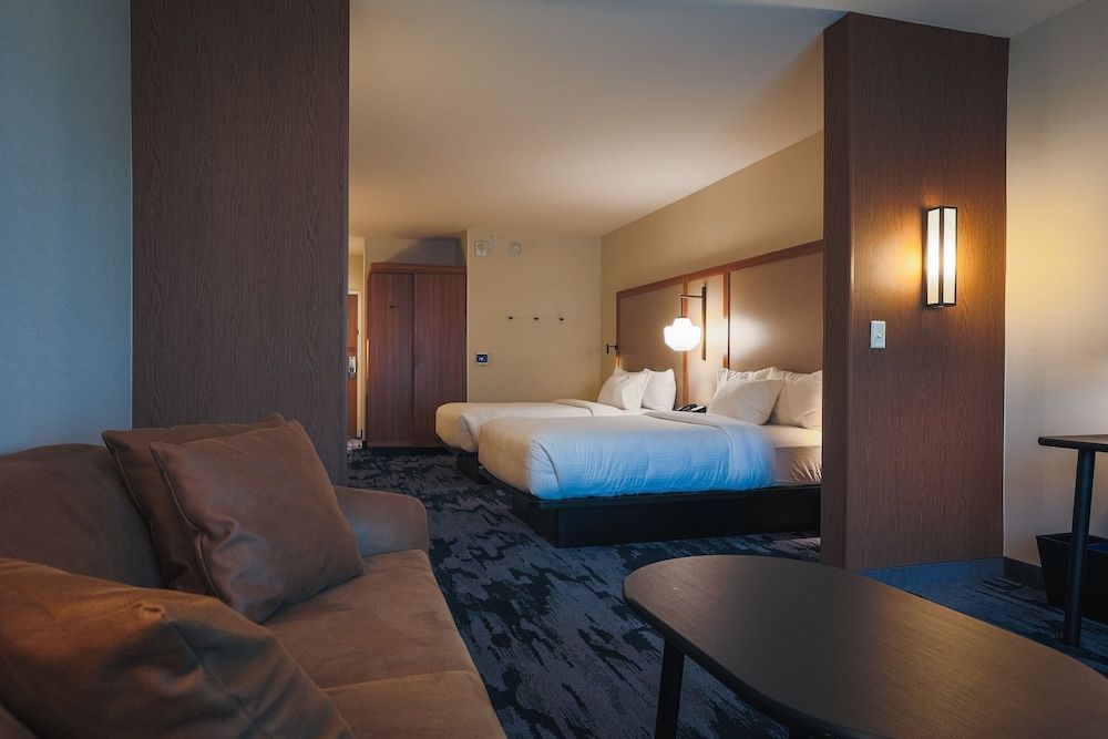 Suite, Multiple Beds, Non Smoking, Partial Lake View