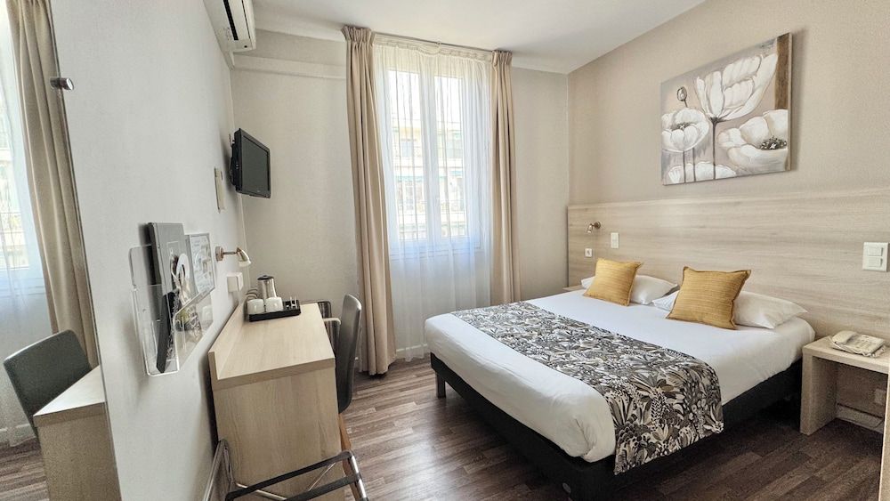 Hôtel Helvétique Double Classic room 4