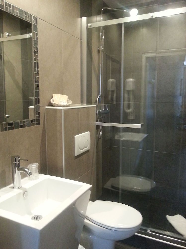 Hôtel Helvétique Double Classic room 6