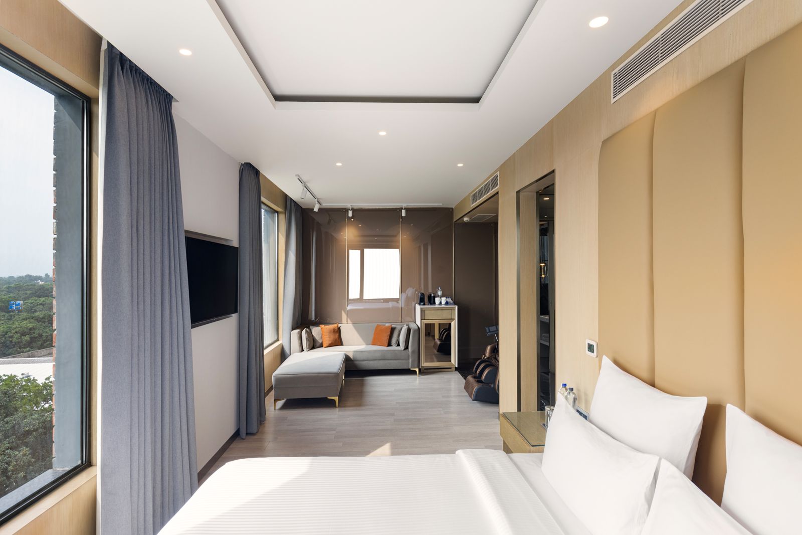 Superior Suite With 1 Double Bed , Sofa and Bathtub