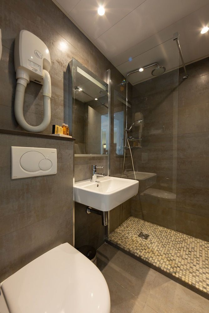 Hôtel 15 Montparnasse Standard Double Room, 1 Double Bed 14