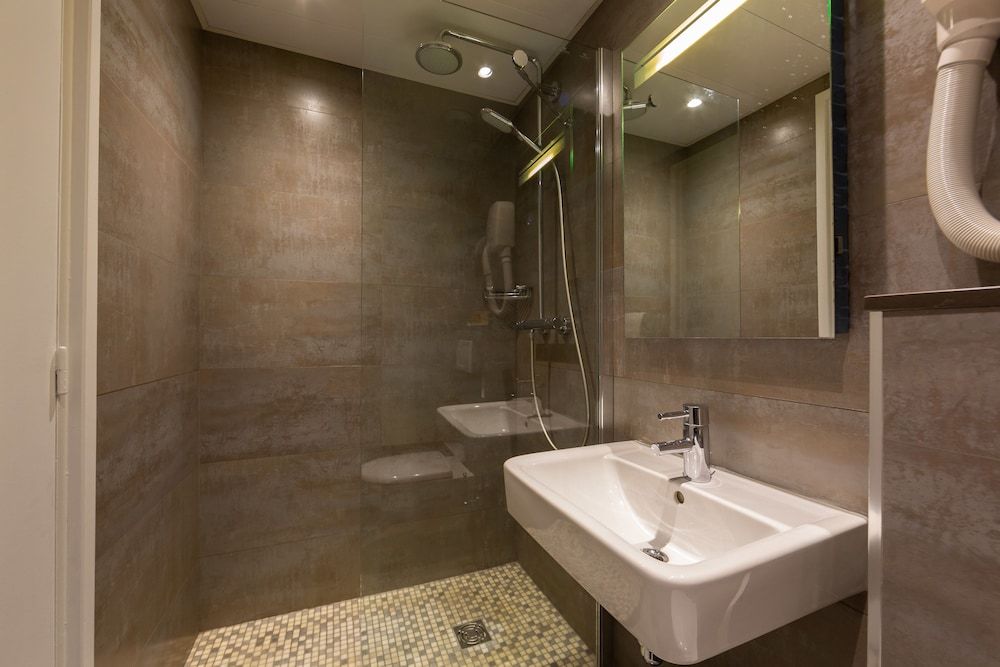 Hôtel 15 Montparnasse Standard Double Room, 1 Double Bed 16