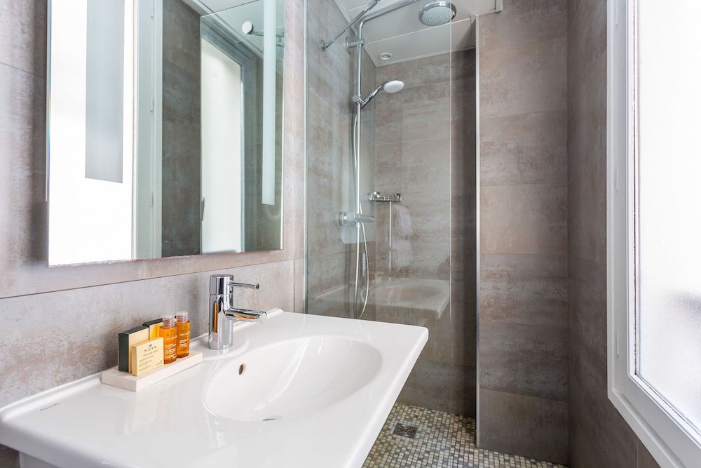 Hôtel 15 Montparnasse Standard Double Room, 1 Double Bed 17