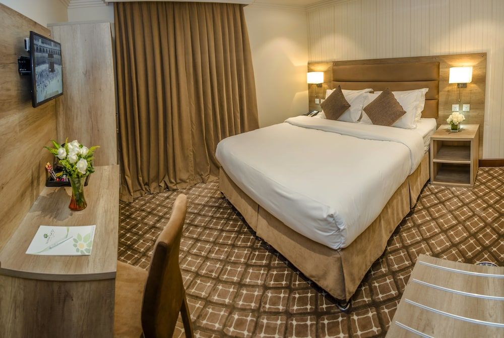 Family Apartment, 1 King Bed, City View