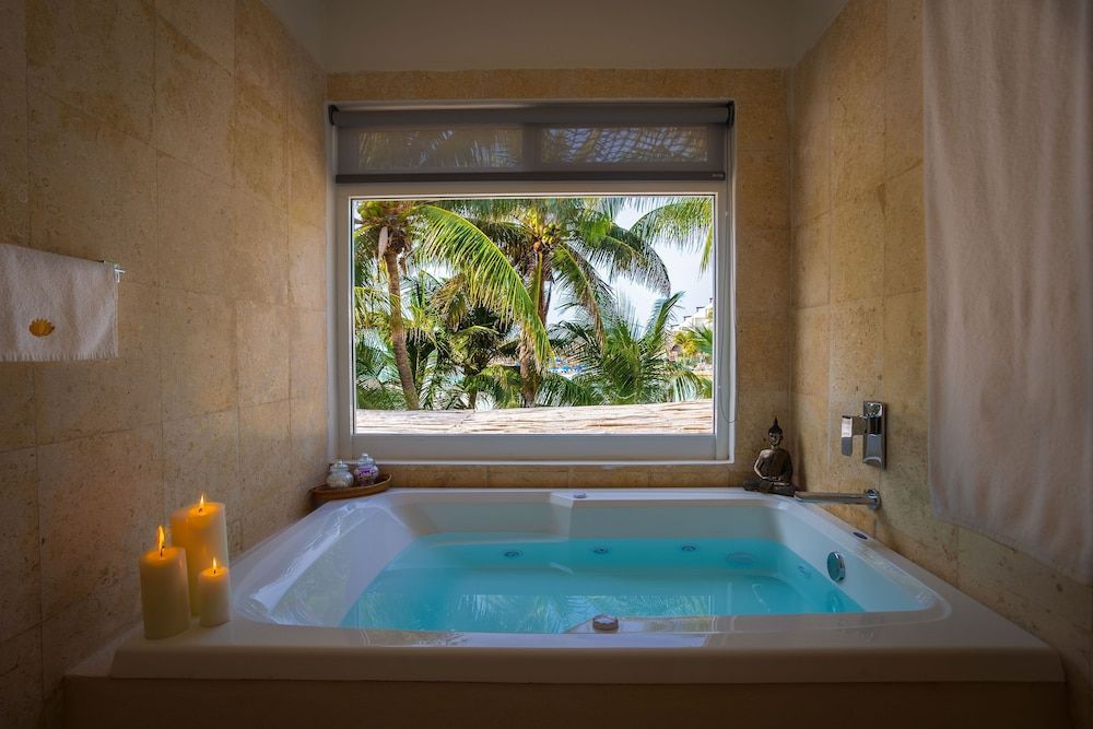 Lotus Beach Hotel - Adults Only Jacuzzi Suite with Partial Ocean View 4