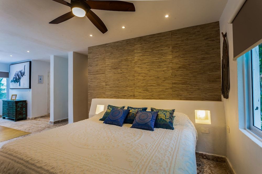 Lotus Beach Hotel - Adults Only Jacuzzi Suite with Partial Ocean View 2