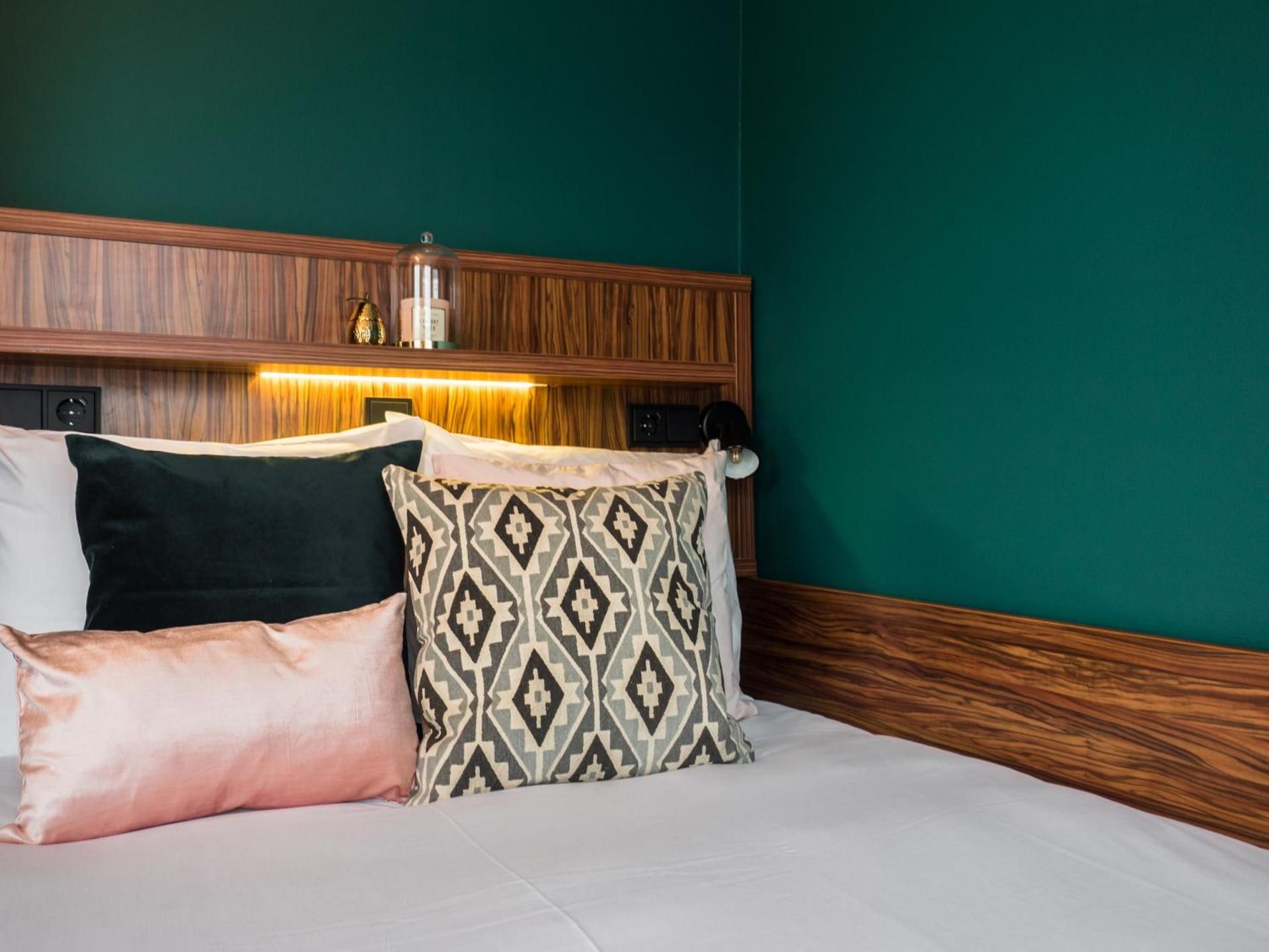 undefined Linden Hotel 10