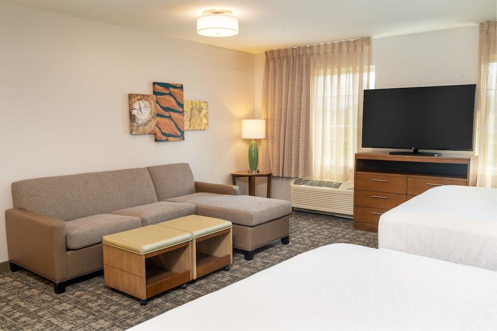 Studio Suite, 2 Queen Beds, Kitchen
