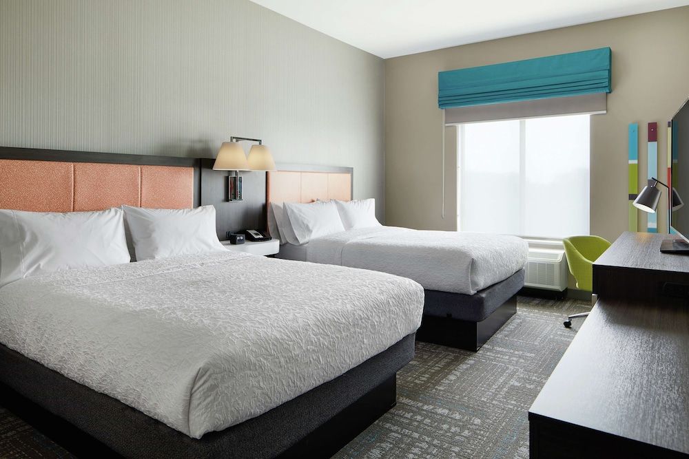 2 Queen Beds Accessible, Tub