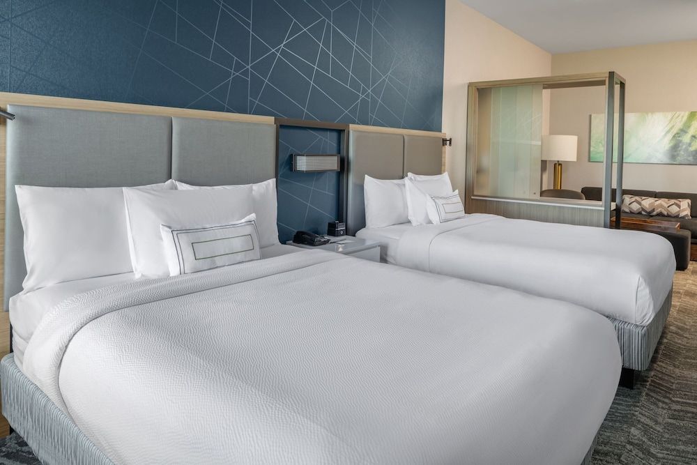 Suite, Multiple Beds (Mobility Accessible, Tub)