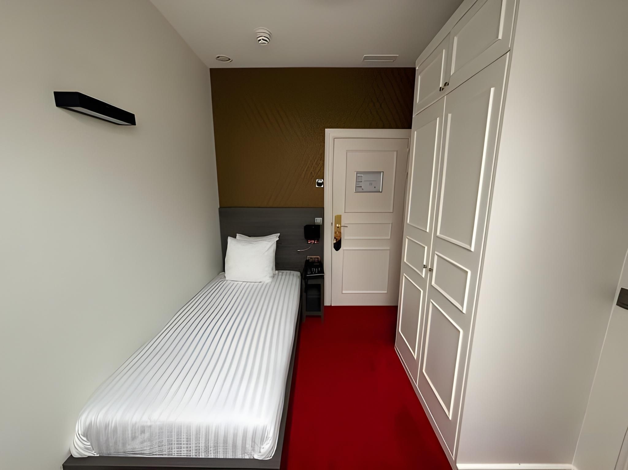 undefined La Bourse Hotel 3