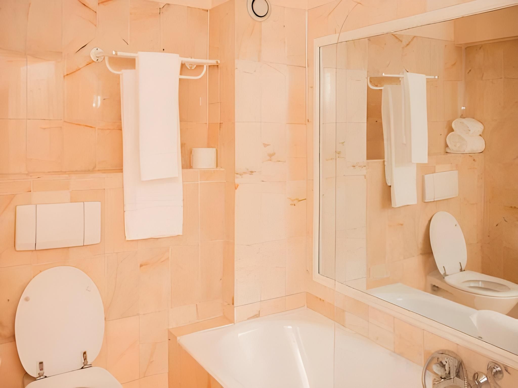 undefined La Bourse Hotel 4