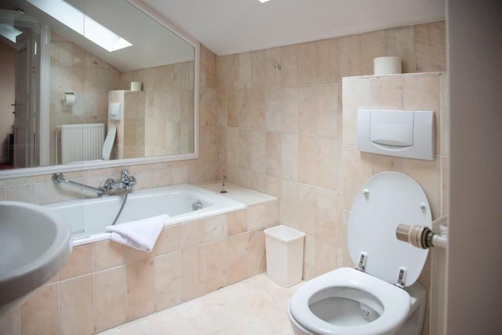 La Bourse Hotel Basic Double Room 5