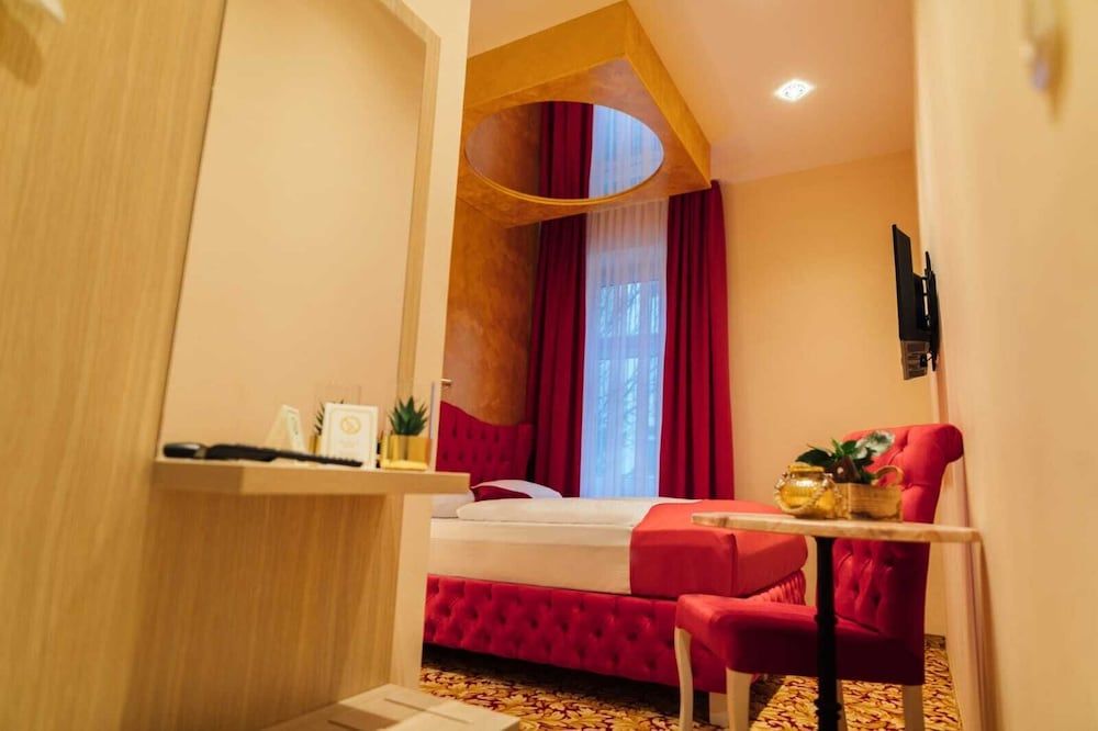 Hotel Hamburger Perle Honeymoon Deluxe Room 7