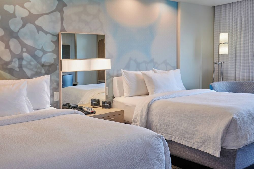 Room, 2 Queen Beds, Non Smoking, Valley View (Mobility/Hearing Access, Roll-in Shwr)