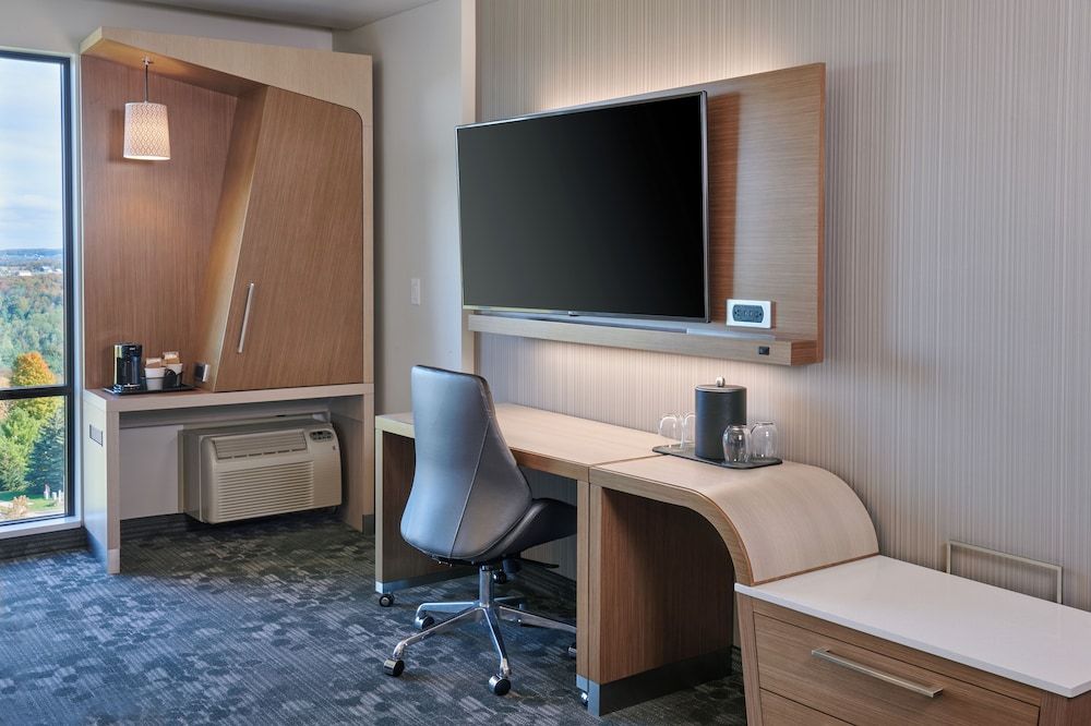 Room, 2 Queen Beds, Non Smoking (Mobility/Hearing Access, Roll-in Shwr)