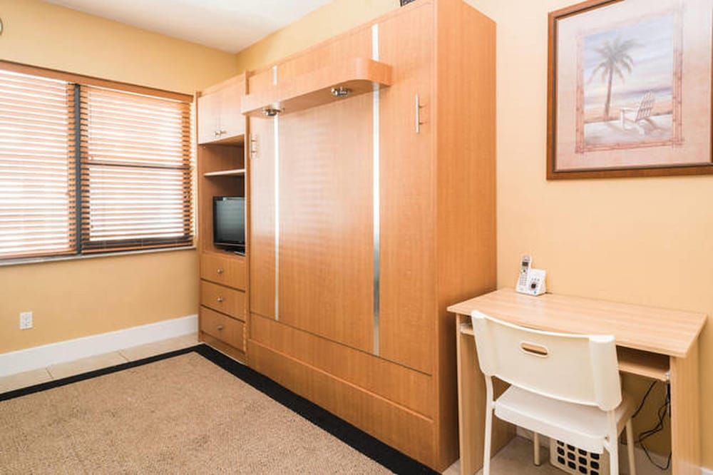 Casablanca Miami Beach Comfort Apartment, Multiple Beds, Non Smoking, Partial Sea View 4