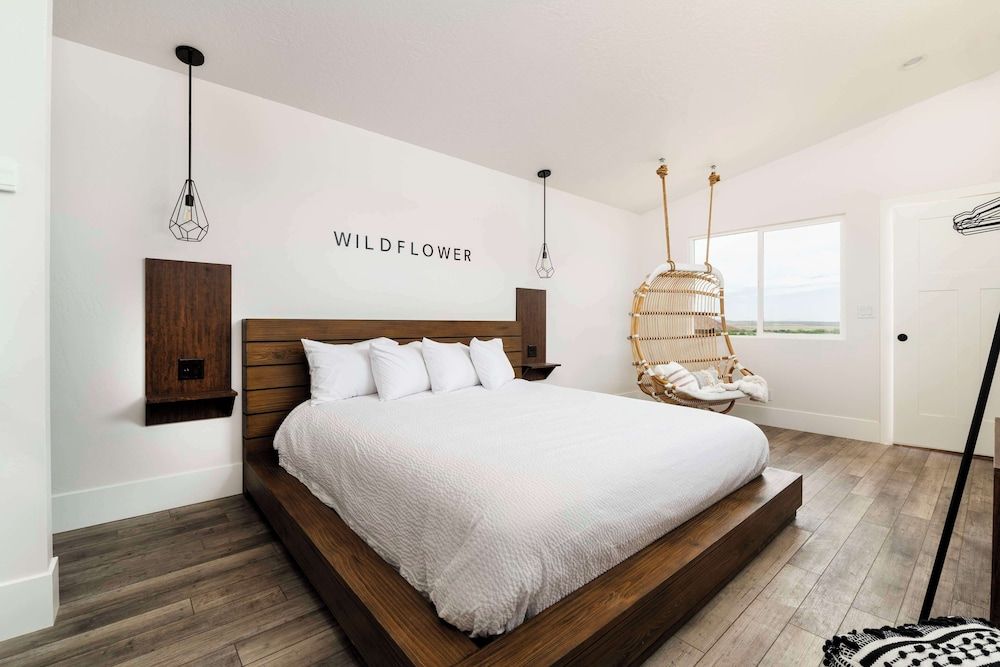 Bungalow Accessible King Suite