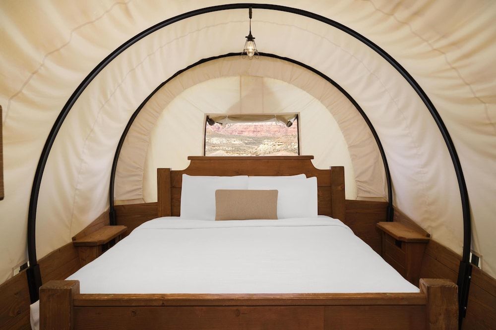 Wagon with 1 King bed and 2 Bunk beds
