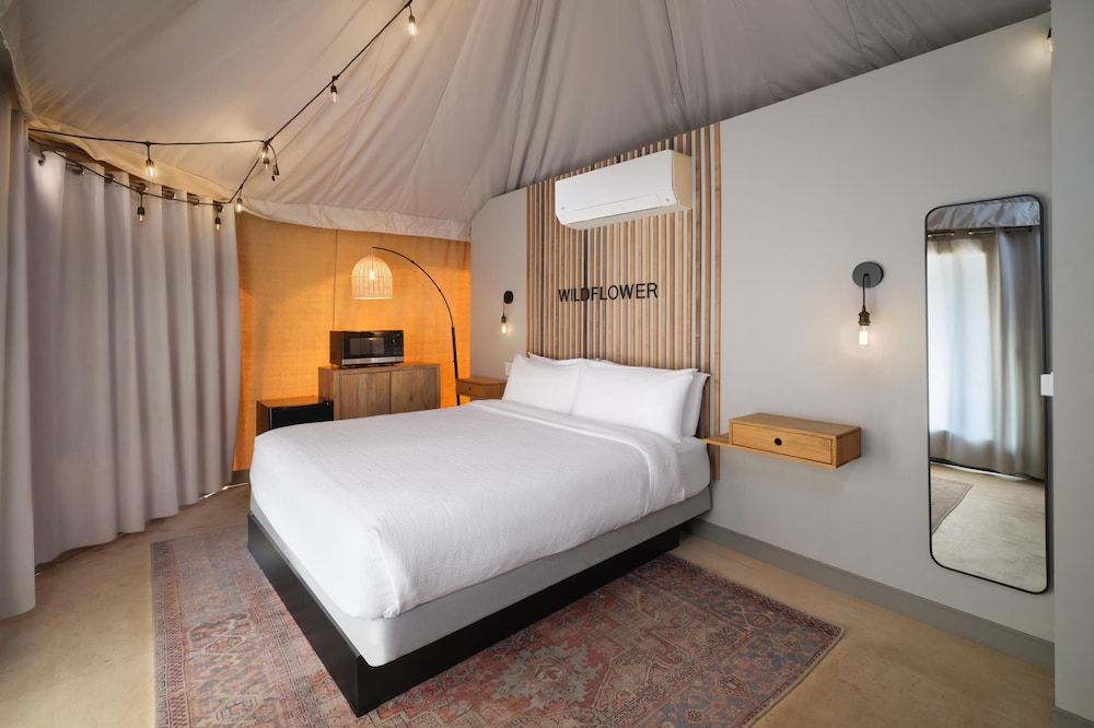 Grand Mesa King Suite