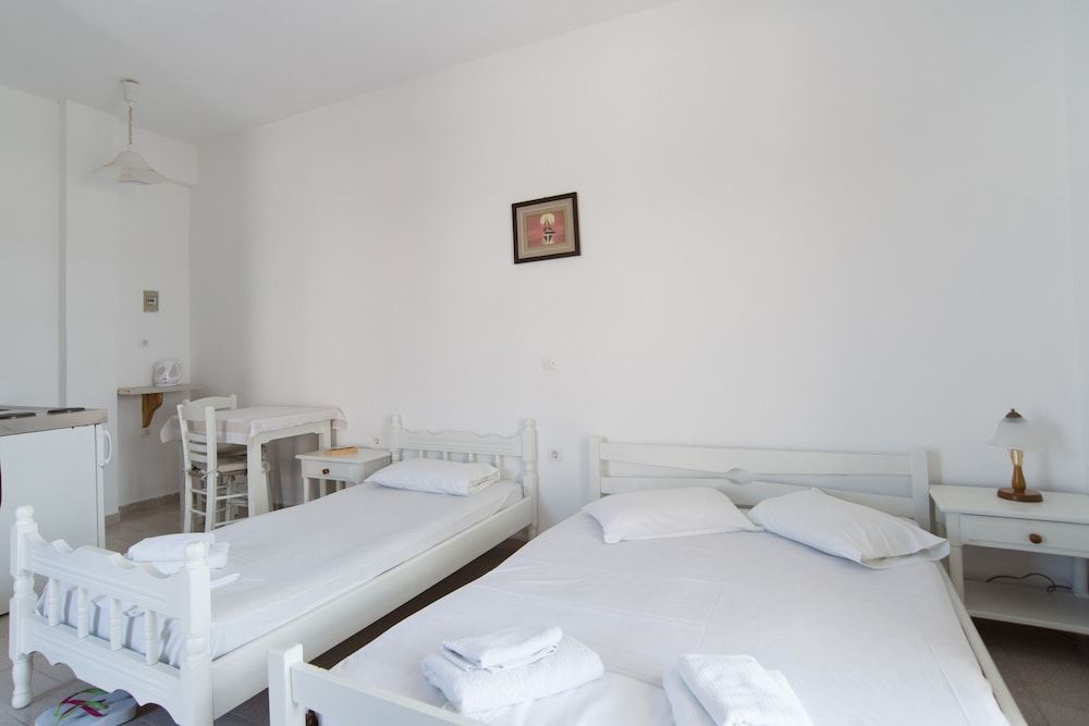 Letta Studios Standard Triple Room 2