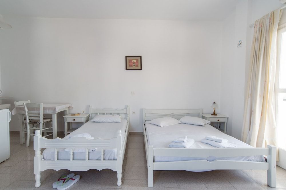 Letta Studios Standard Triple Room