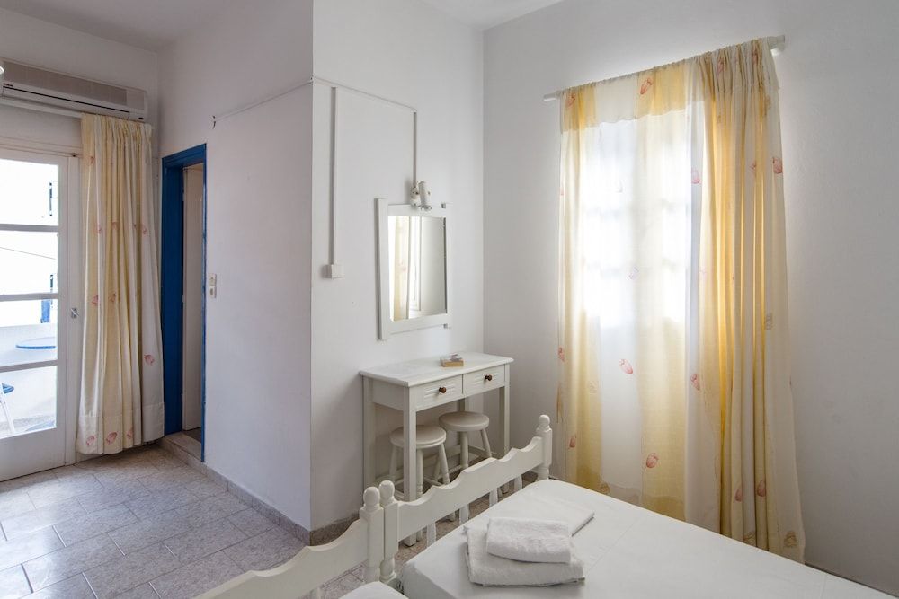 Letta Studios Standard Twin Room, 2 Twin Beds 4