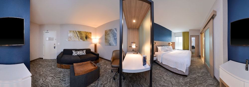 Suite, 2 Queen Beds (Mobility/Hearing Accessible, Tub)