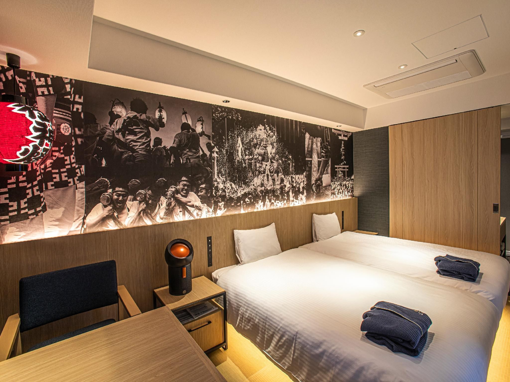 Concept Corner Twin Room