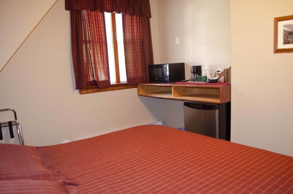 Crandell Mountain Lodge Classic Room, 1 King Bed 5