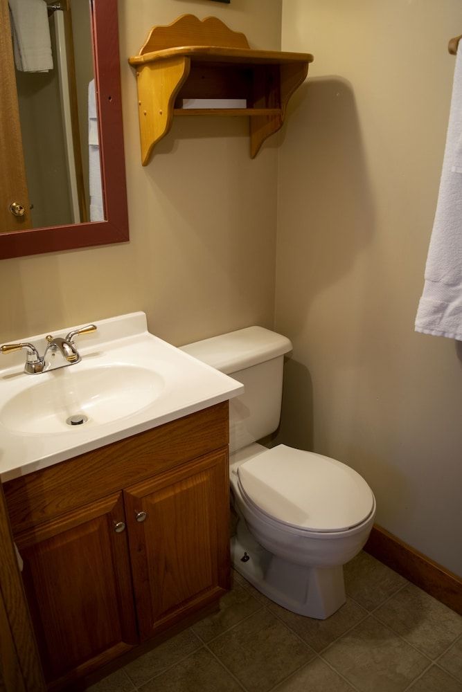 Crandell Mountain Lodge Suite, 1 King Bed 9