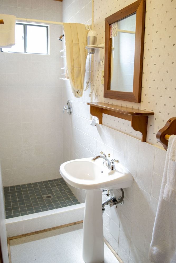 Crandell Mountain Lodge Classic Room, 1 King Bed 17