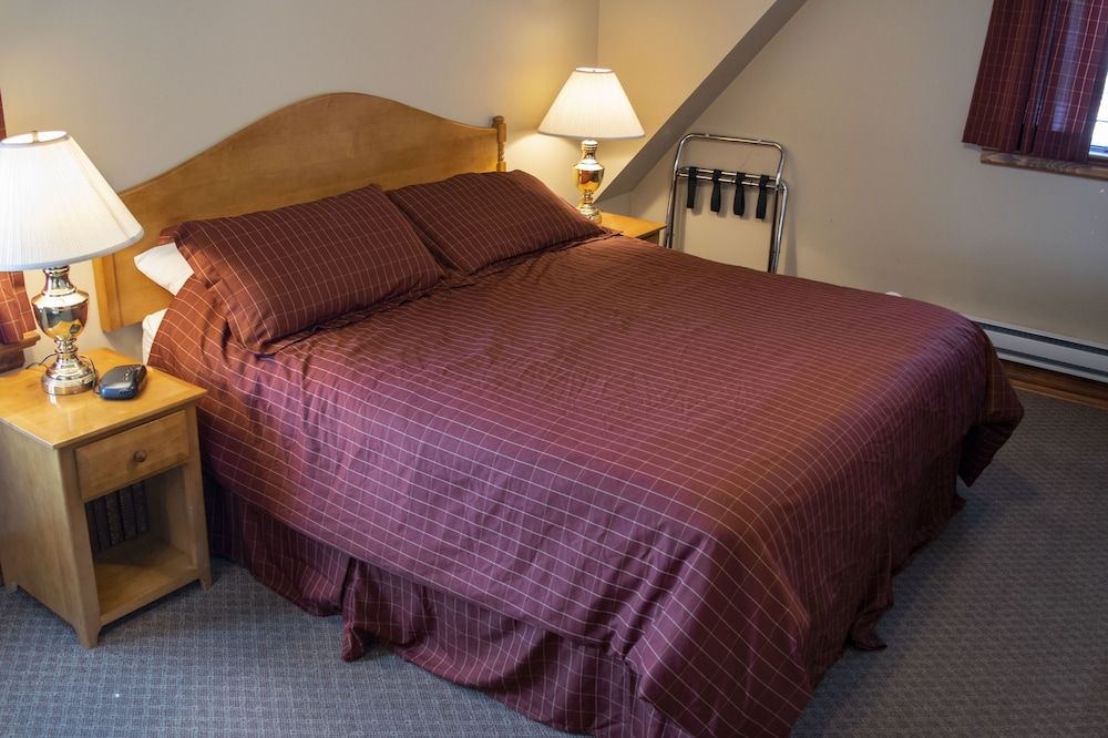 Crandell Mountain Lodge Classic Room, 1 King Bed 9
