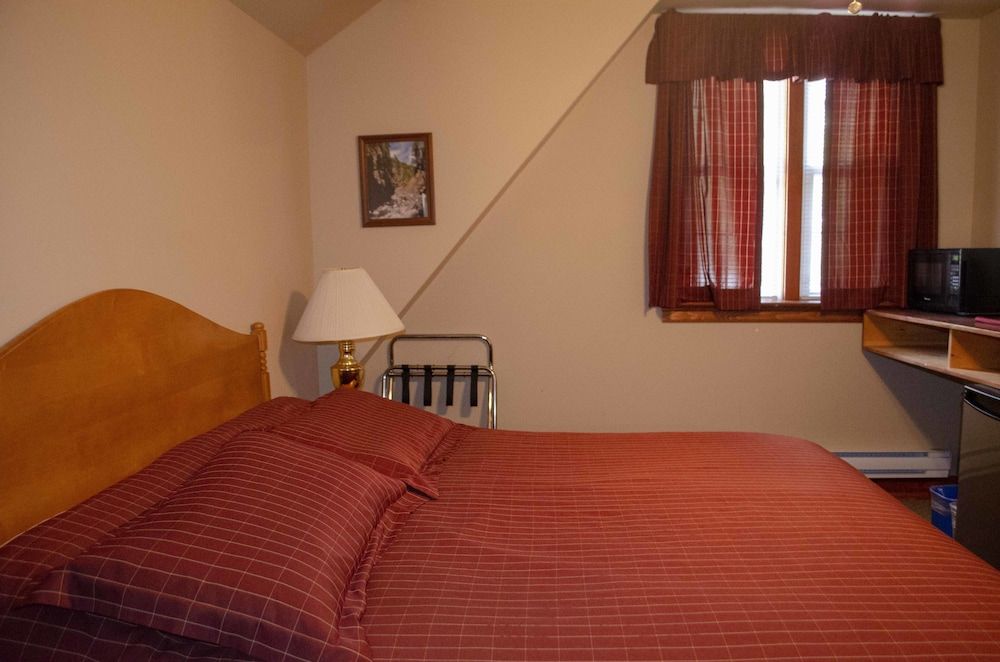 Crandell Mountain Lodge Classic Room, 1 King Bed 2