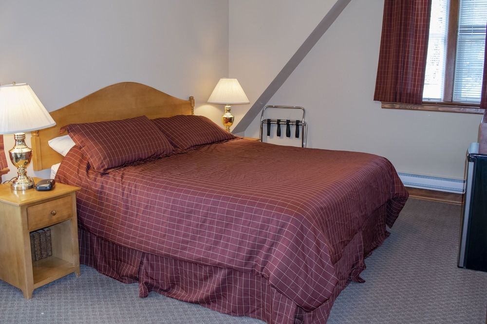 Crandell Mountain Lodge Classic Room, 1 King Bed 10