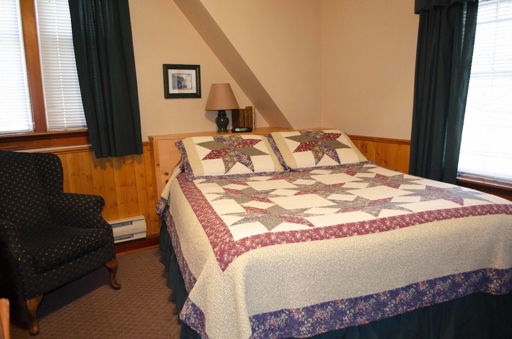 Crandell Mountain Lodge Suite, 1 King Bed 4