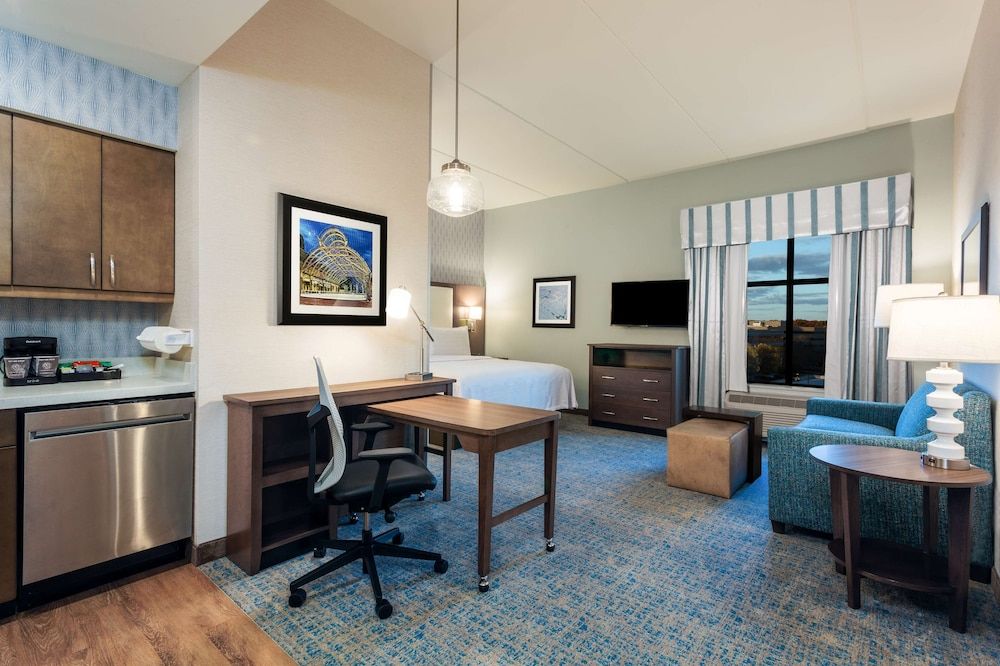 Studio, 1 King Bed, Accessible (Mobility & Hearing, Roll-in Shower)