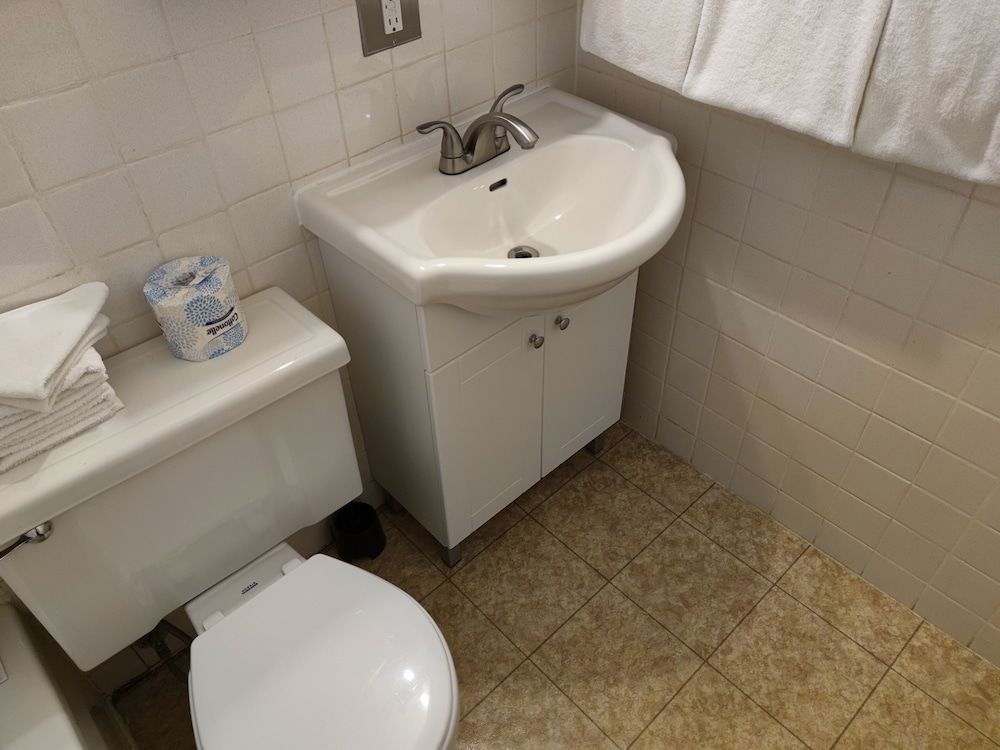 Pemberton Hotel Basic Room, 2 Double Beds 5