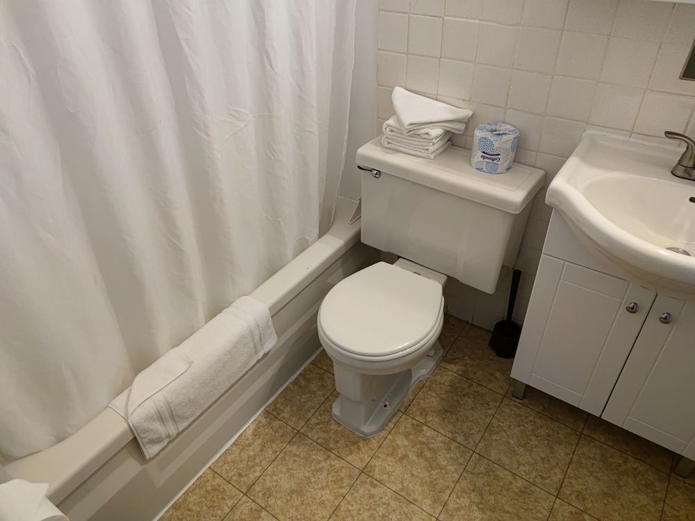 Pemberton Hotel Basic Room, 1 Queen Bed 4