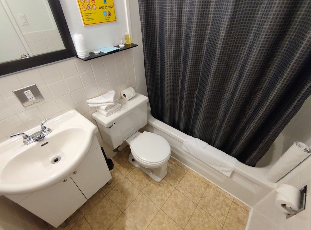 Pemberton Hotel Basic Room, 2 Queen Beds 6