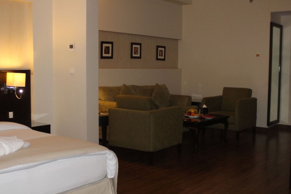 Oryx Aqaba Business Suite, 1 King Bed, Pool View 8