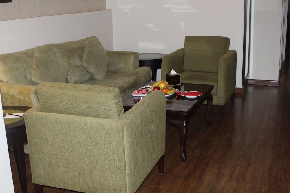 Oryx Aqaba Business Suite, 1 King Bed, Pool View 10