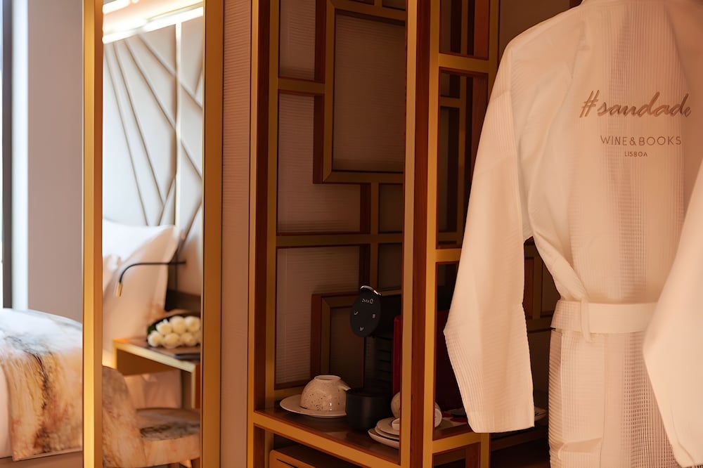 Wine & Books Lisboa Hotel Standard Double Room 8