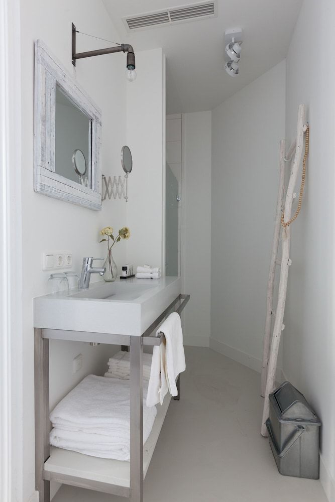 Mother Goose Hotel Standard Room, 1 Double Bed 7