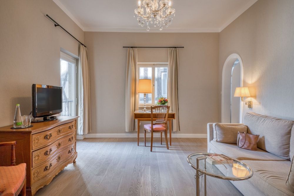 Hotel Eisenhut Standard Suite 6