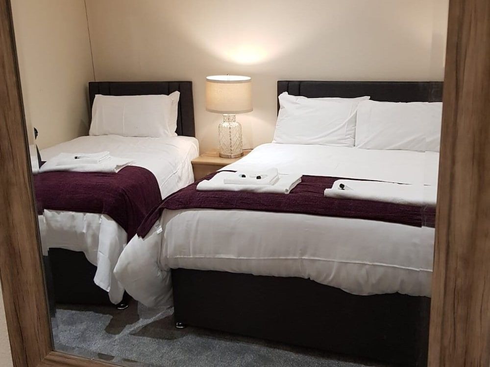 The Dog Inn Triple Room, Ensuite 2